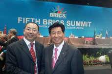 李长云主席出席南非金砖国家会议上接受香港卫视采访